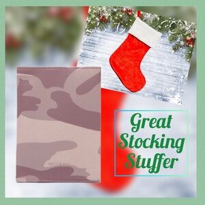 π Matt & Nat Pink Camo Passport Holder